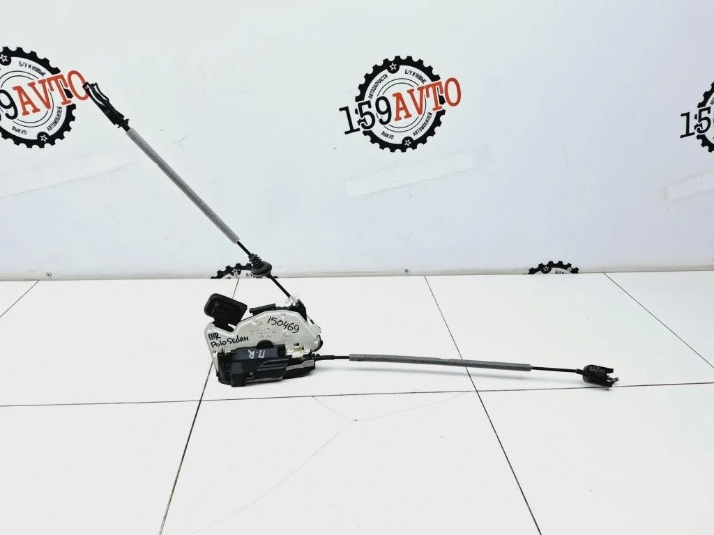 Замок двери передней правой Volkswagen Polo 5