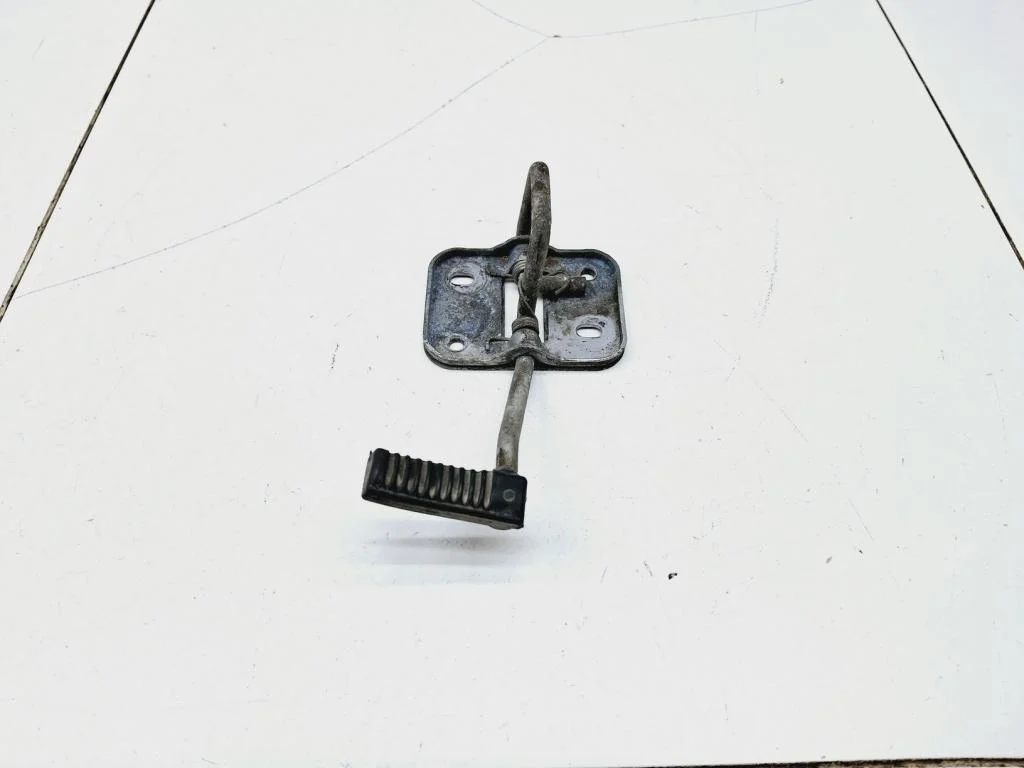 Крючок капота Volkswagen Polo 5