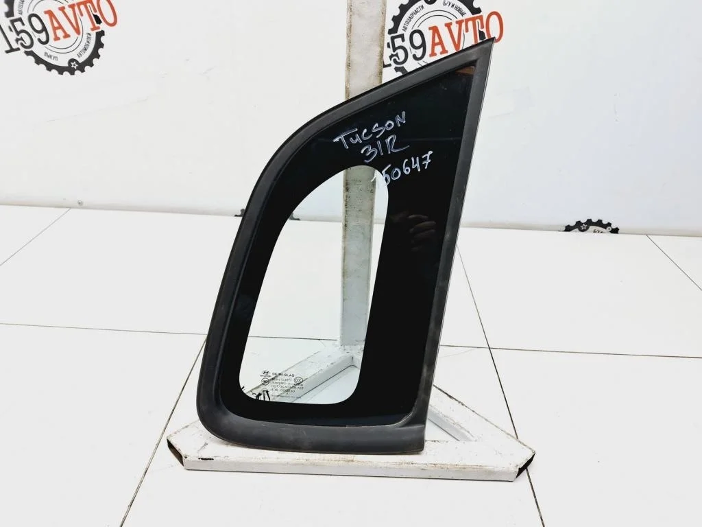 Стекло кузовное глухое правое Hyundai Tucson 1 2008 JM