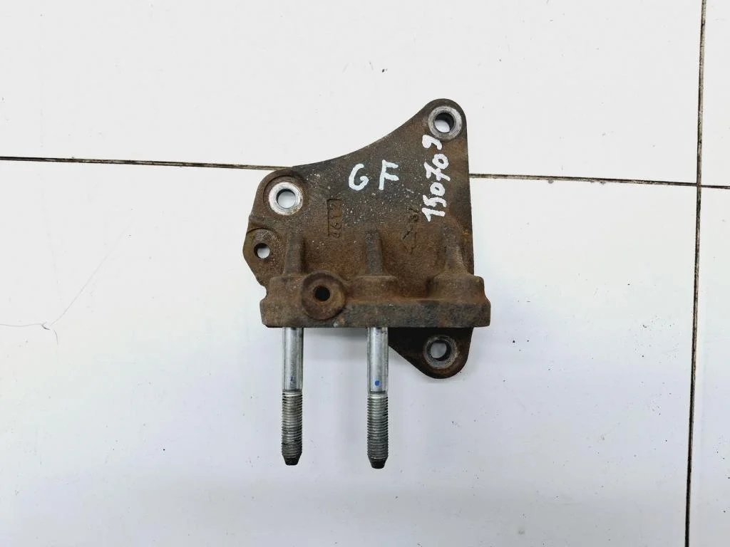 Кронштейн двигателя правый Mitsubishi Outlander 3 2014 GF