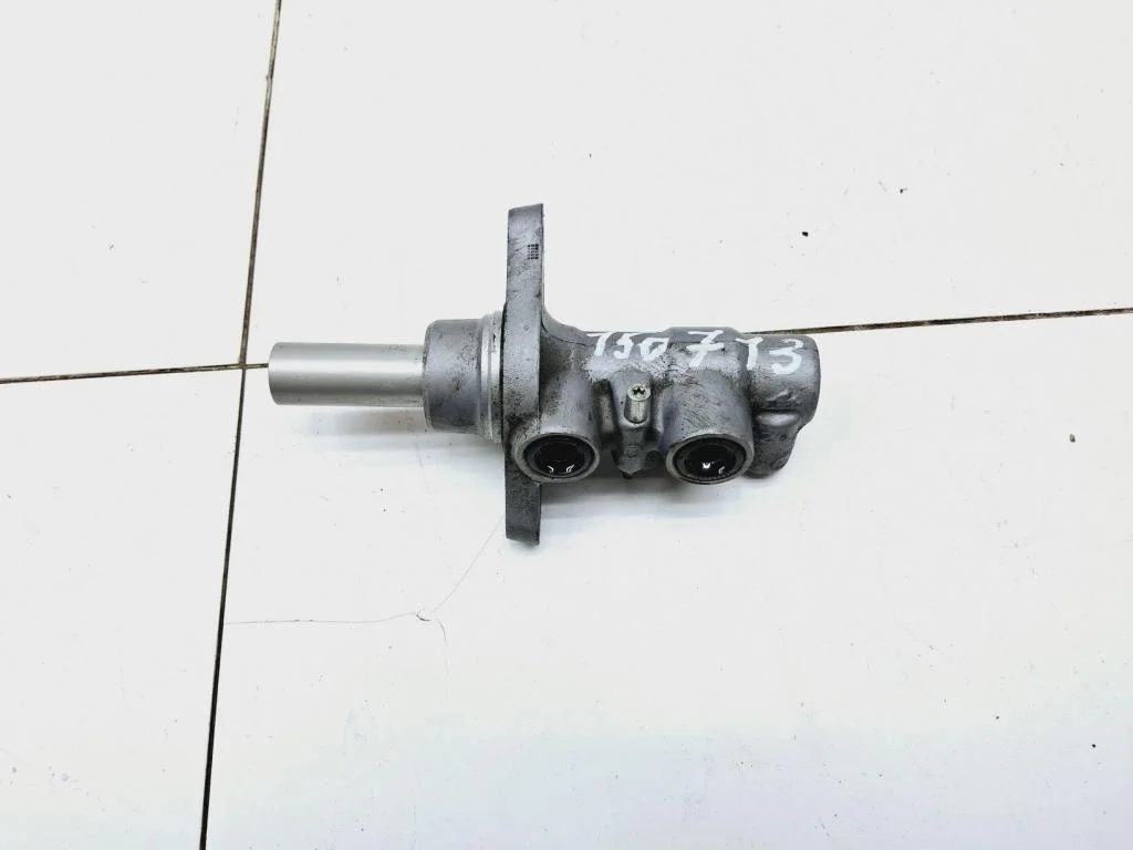 Цилиндр тормозной главный Mitsubishi Outlander 3 2014 GF