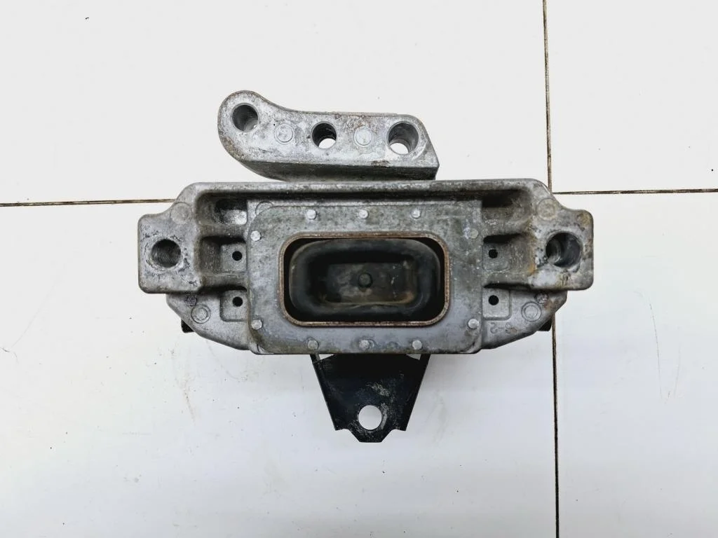 Опора двигателя правая Mitsubishi Outlander 3 2014 GF