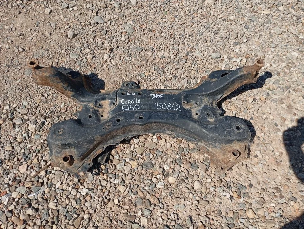 Подрамник Toyota Corolla E150