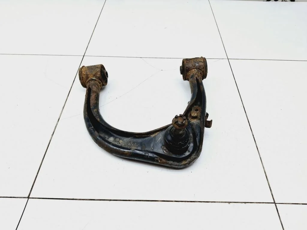 Рычаг передний верхний правый Toyota Hilux 7 2012 AN10, AN20, AN30