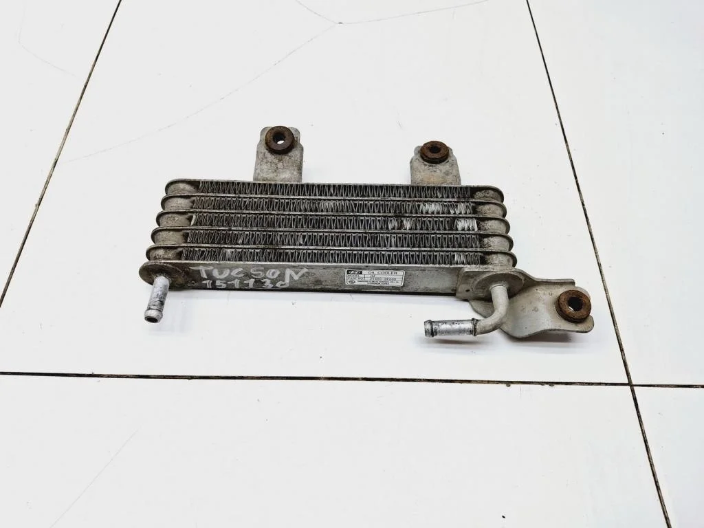 Радиатор масляный Hyundai Tucson 1 2008 JM