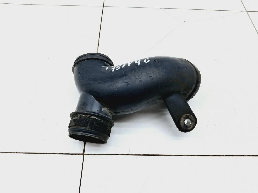 Патрубок воздушного фильтра Hyundai Tucson 1 2008 JM