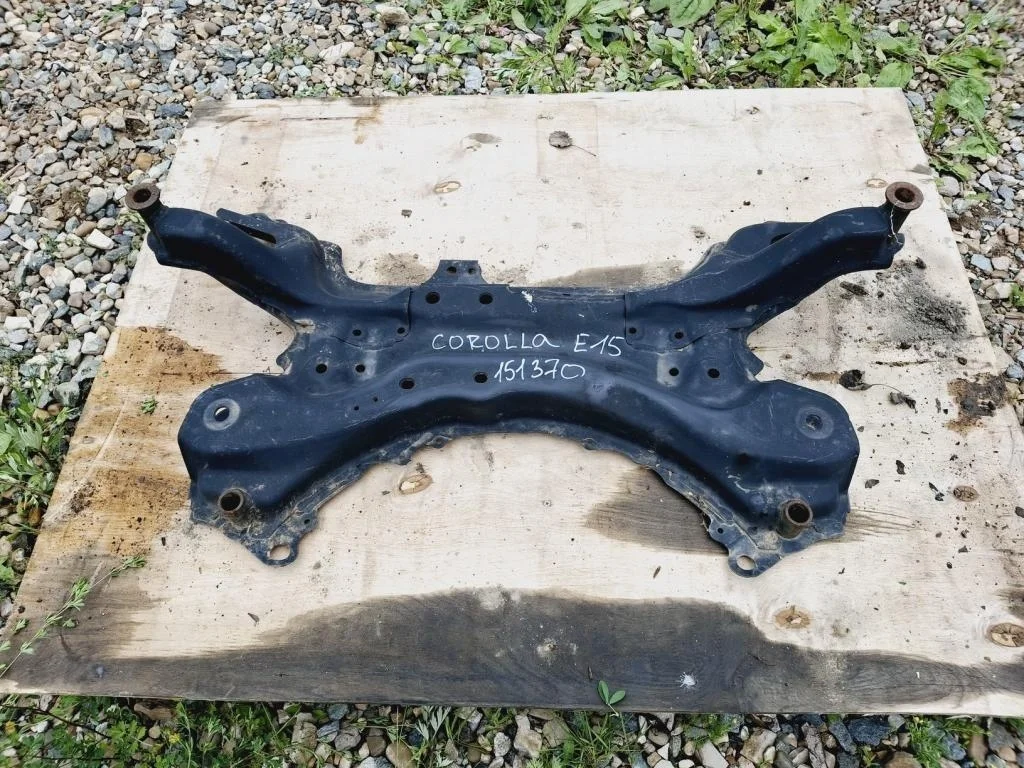 Подрамник Toyota Corolla E150