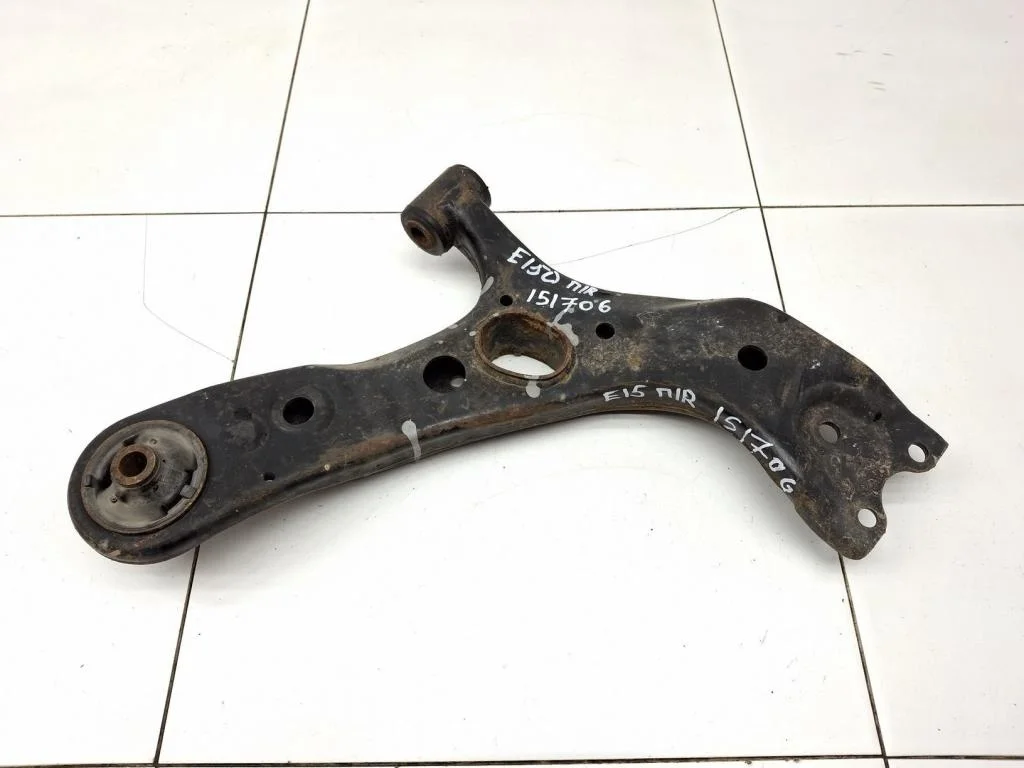 Рычаг передний правый Toyota Corolla E150