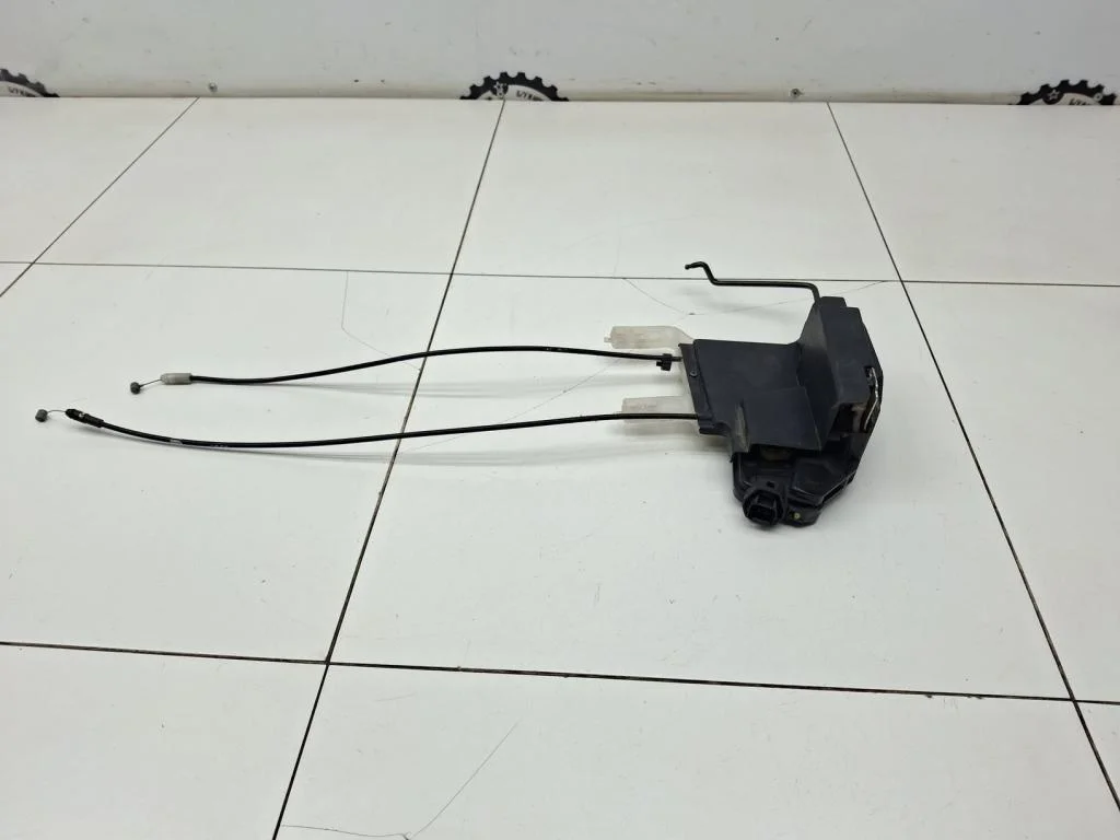 Замок двери передней левой Hyundai Tucson 1 2008 JM