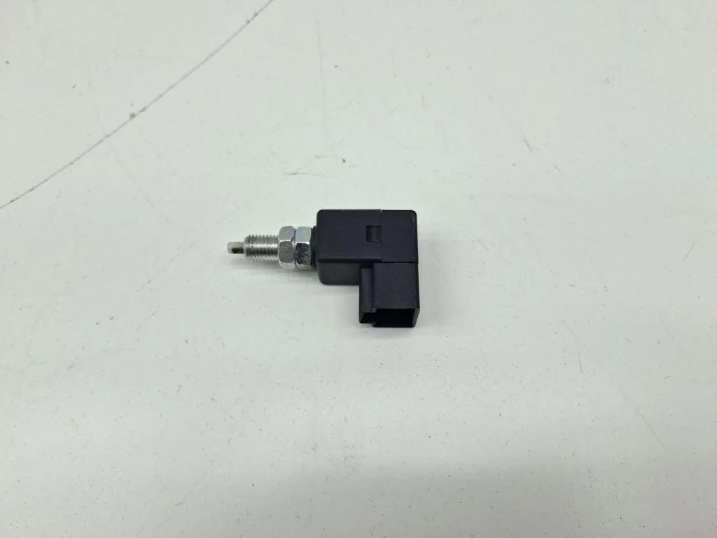 Датчик включения стопсигнала Hyundai Tucson 1 2008 JM