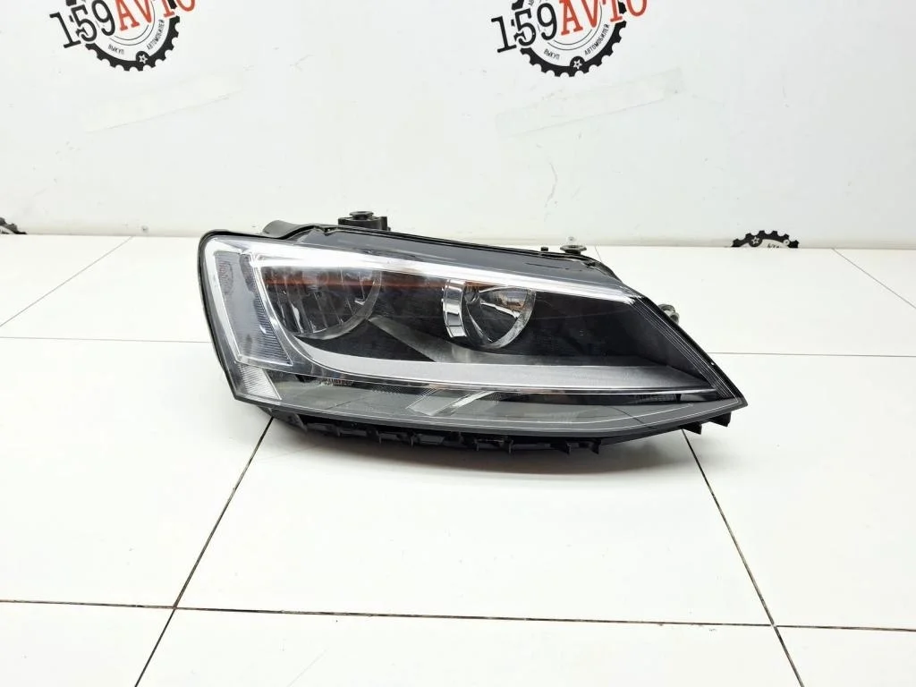 Фара правая Volkswagen Jetta A6