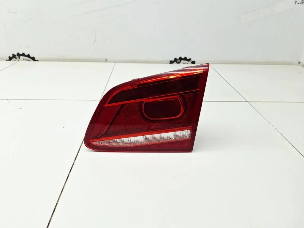 Фонарь задний внутренний правый Volkswagen Passat B7
