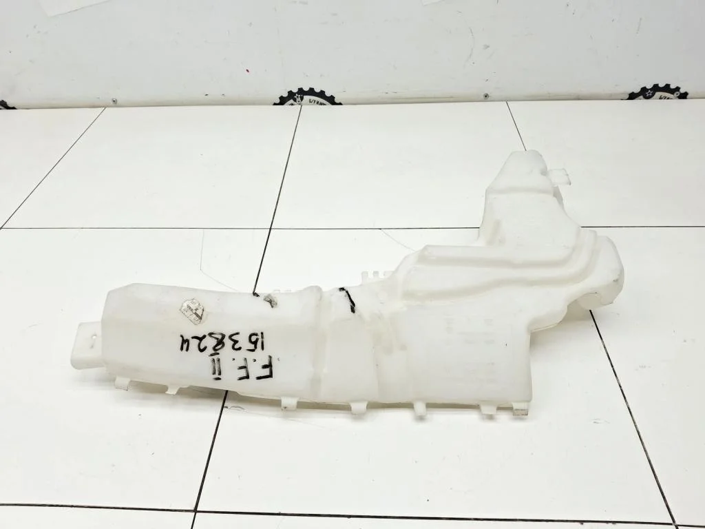 Бачок омывателя лобового стекла Ford Focus 2