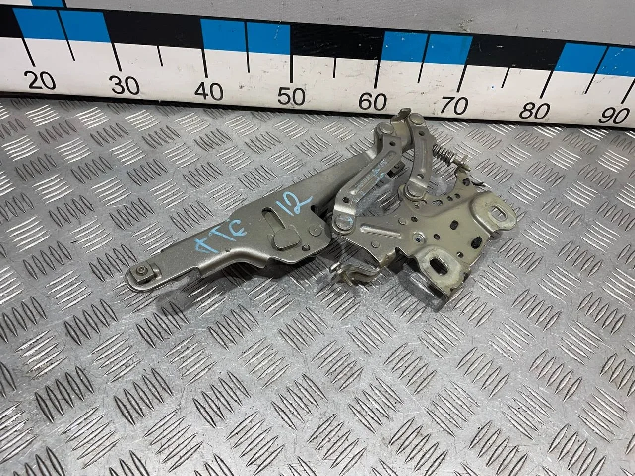 [Б/У] Петля капота левая [Код: 00648367 ]