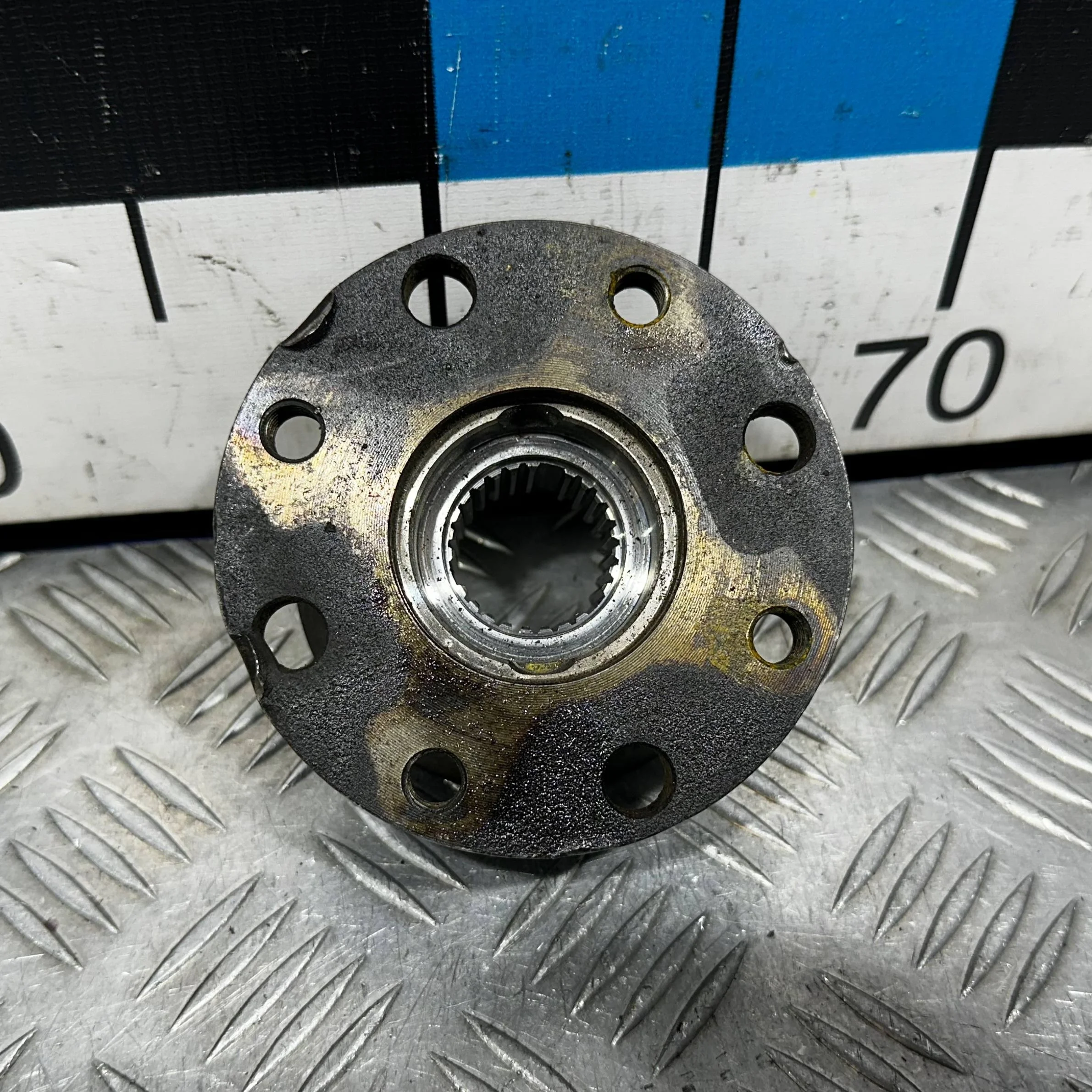 [ЧАСТЬ Б/У] Редуктор заднего моста mot.N43,45,46,52 - фланец хвостовика [ХОРОШЕЕ] [Код: 00647220 ]