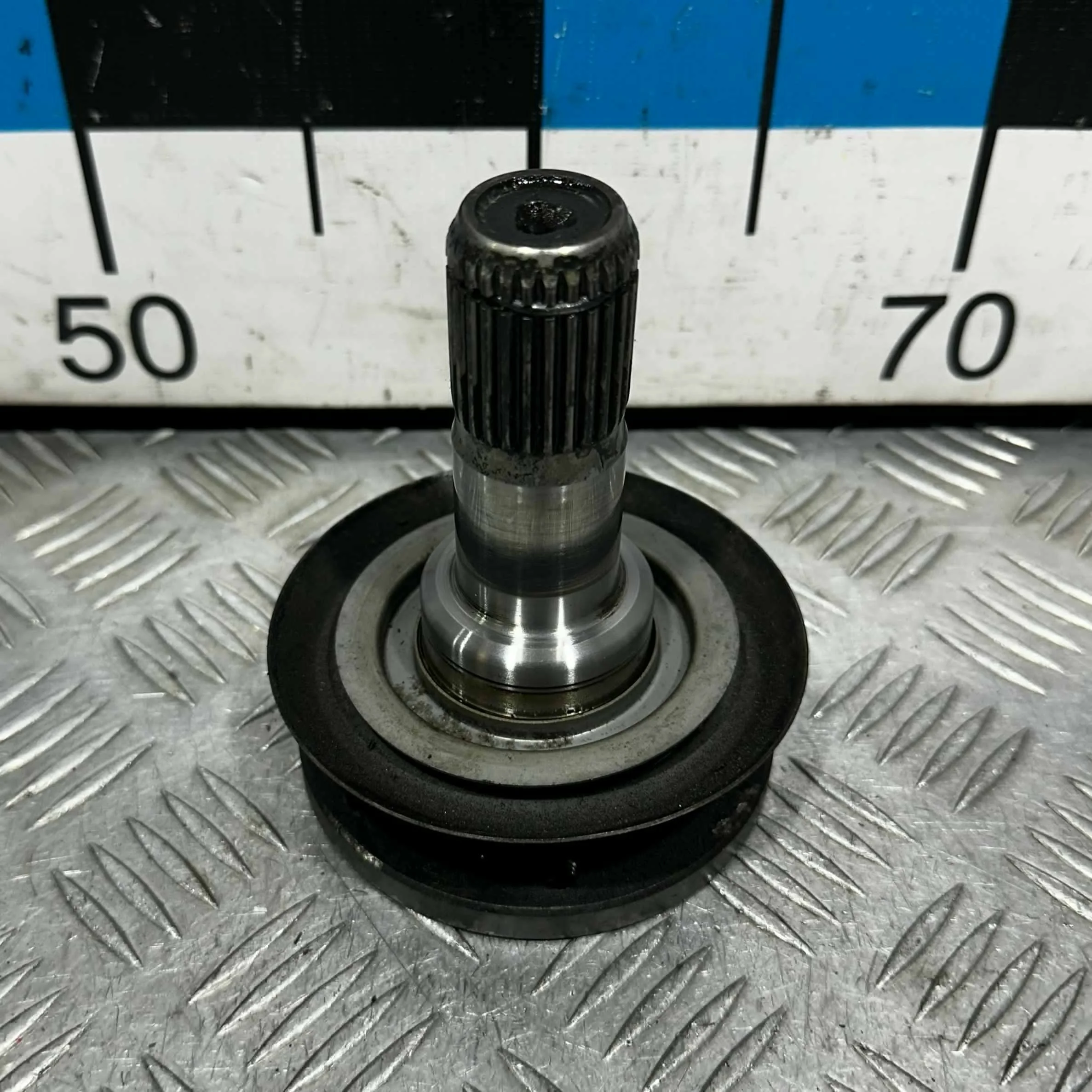 [ЧАСТЬ Б/У] Редуктор заднего моста mot.N43,45,46,52 - фланец дифференциала [ХОРОШЕЕ] [Код: 00647229 ]