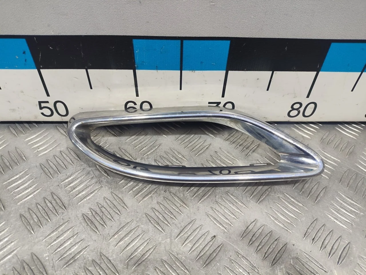 [Б/У] Накладка заднего бампера правая Mercedes X253 - Пятна на хроме [ХОРОШЕЕ] [Код: 00646460 ]