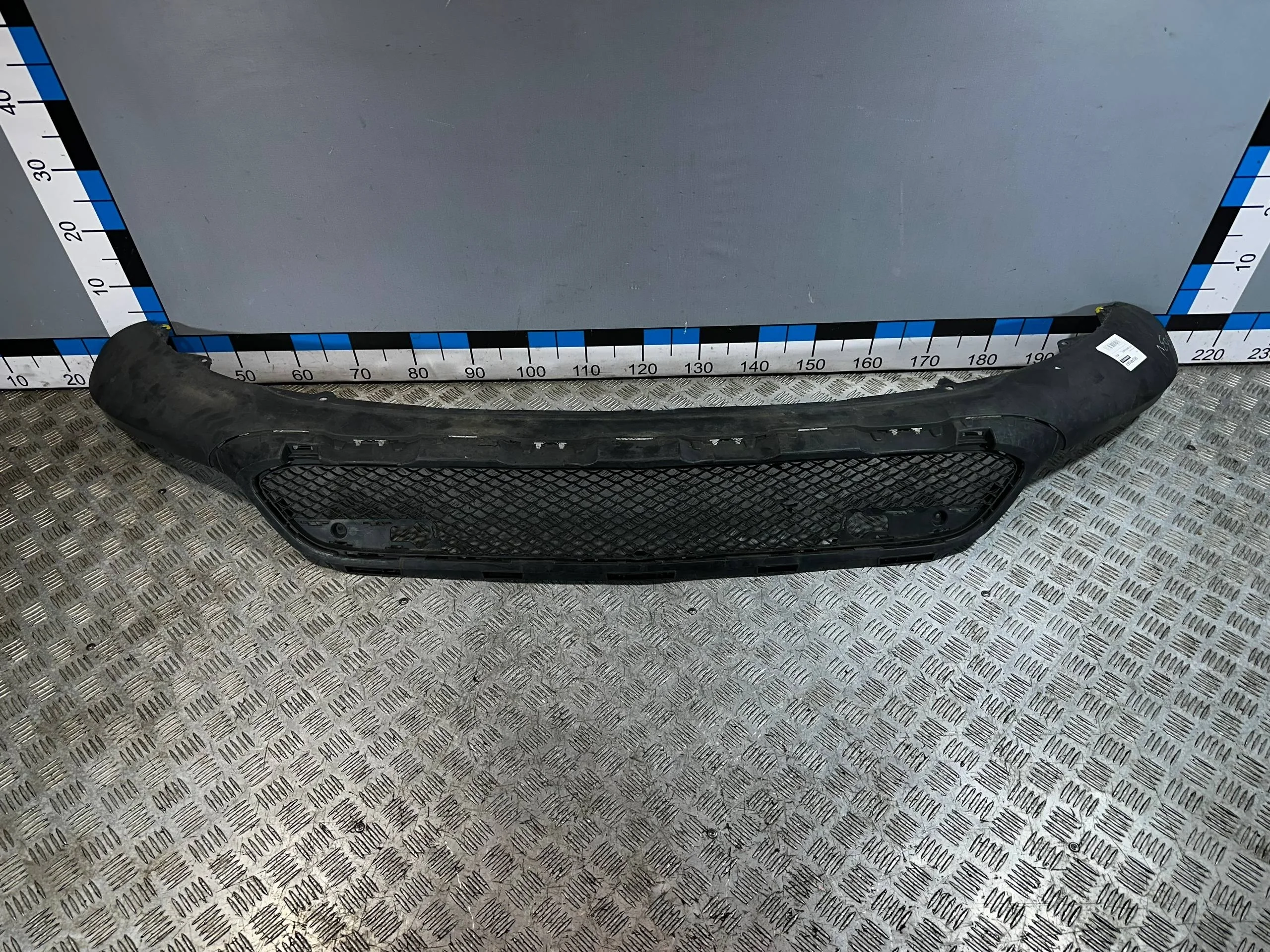 [Б/У] Юбка передняя - царапины, потёртости, дефект решётки, дефект крепления [Незначительные дефекты] [Код: 00649154 ]