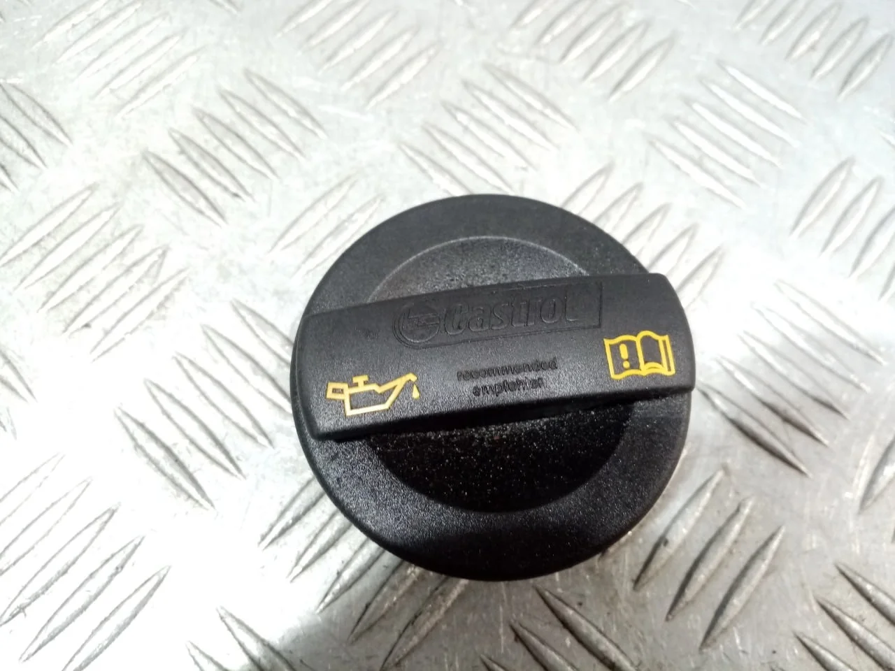 [Б/У] Крышка заливной масляной горловины [Код: 00648332 ]