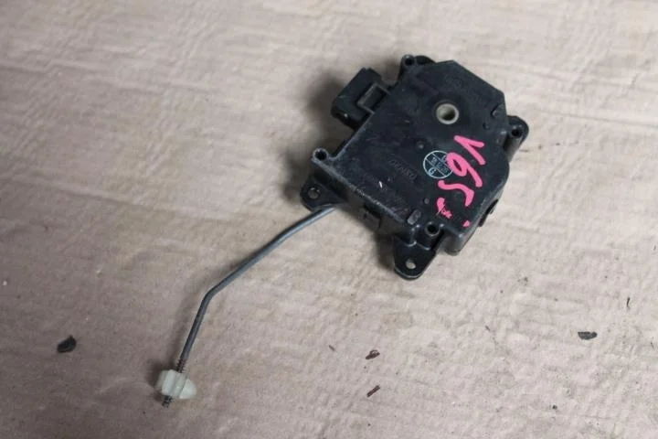 Б.у. сервопривод заслонки печки MITSUBISHI PAJERO V65W MITSUBISHI PAJERO V65W