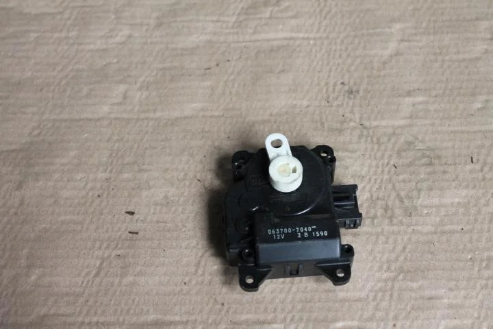 Б.у. сервопривод заслонки печки MITSUBISHI PAJERO V75W MITSUBISHI PAJERO V75W