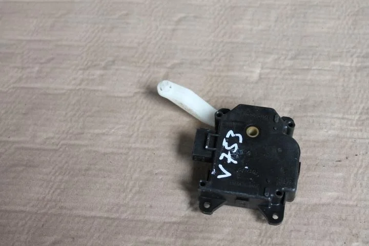 Б.у. сервопривод заслонки печки MITSUBISHI PAJERO V75W MITSUBISHI PAJERO V75W