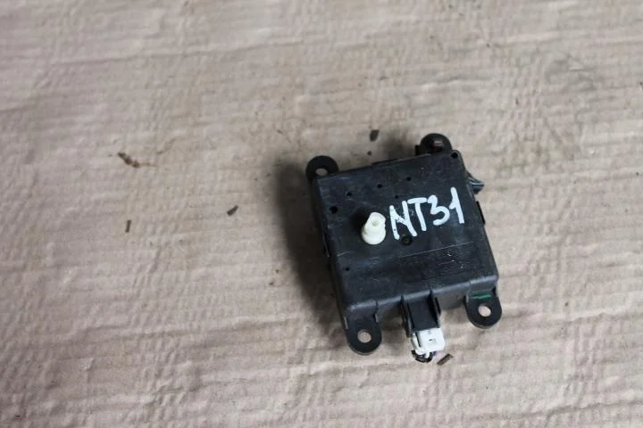 Б.у. сервопривод заслонки печки NISSAN X-TRAIL T31 NISSAN X-TRAIL T31