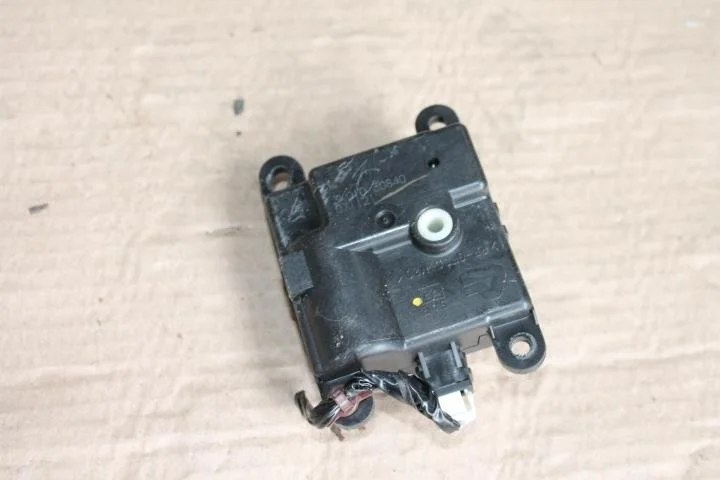 Б.у. сервопривод заслонки печки NISSAN X-TRAIL T31 NISSAN X-TRAIL T31