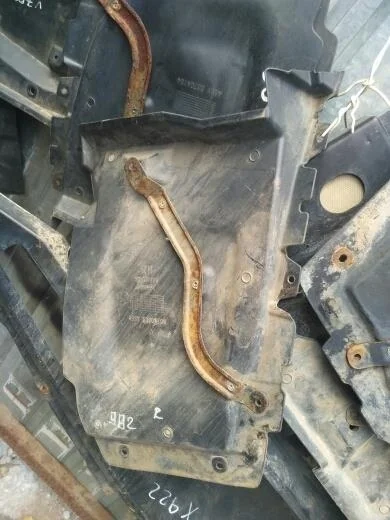 Б.у. пыльник бампера MITSUBISHI PAJERO V98W MITSUBISHI PAJERO V98W