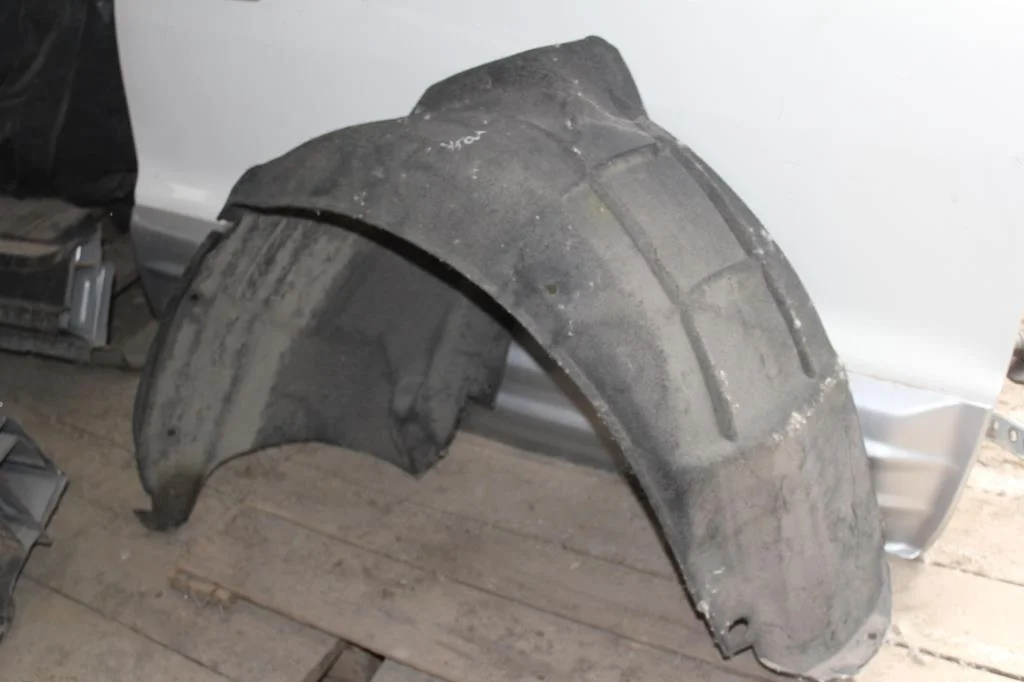 Б.у. подкрылок NISSAN FUGA PY50 NISSAN FUGA PY50