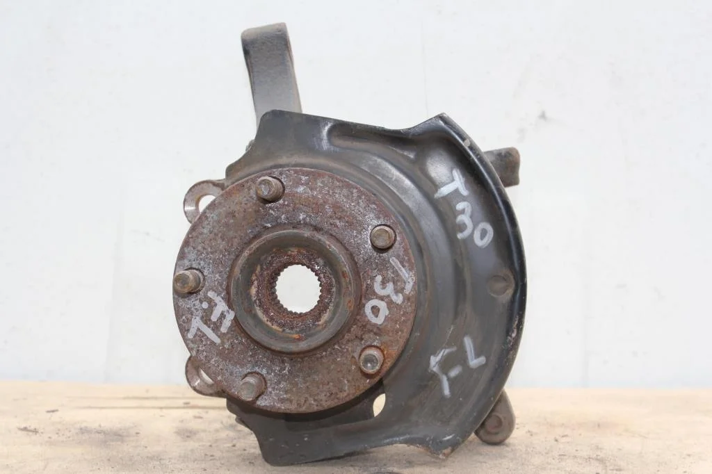 Б.у. кулак поворотный NISSAN X-TRAIL T30 NISSAN X-TRAIL T30