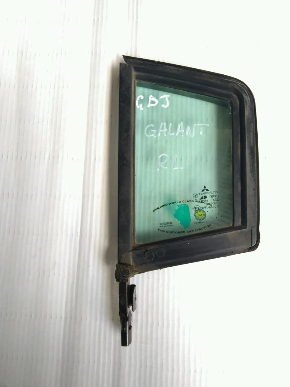 Б.у. форточка двери MITSUBISHI GALANT DJ1A MITSUBISHI GALANT DJ1A