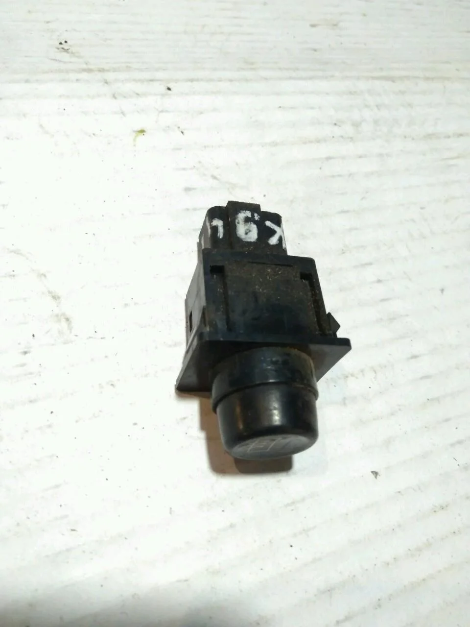 Б.у. кнопка MITSUBISHI PAJERO SPORT K94W MITSUBISHI PAJERO SPORT K94W