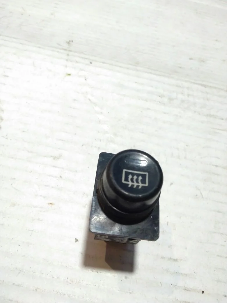 Б.у. кнопка MITSUBISHI L200 K74T MITSUBISHI L200 K74T