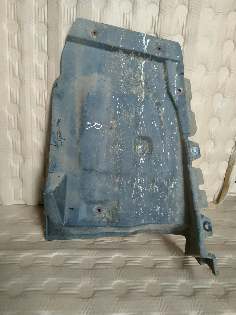 Б.у. пыльник бампера MITSUBISHI PAJERO V97W MITSUBISHI PAJERO V97W