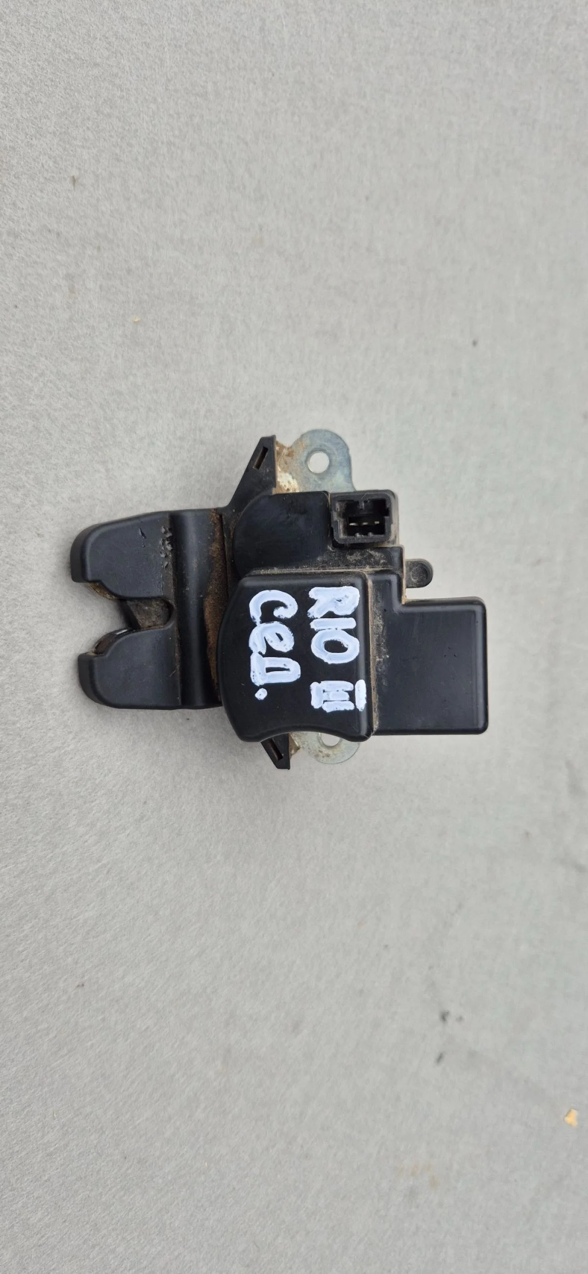 Замок багажника для Kia RIO 2011-2017