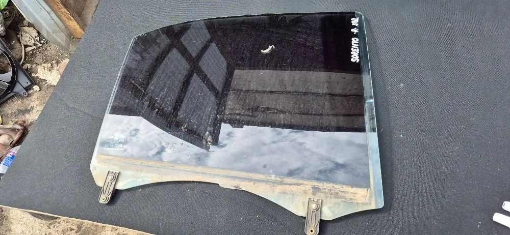 Стекло двери задней правой для Kia Sorento (JC) 1