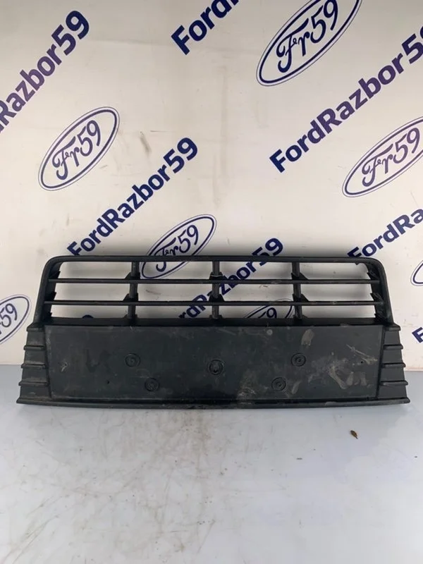 Решетка бампера Ford Focus 3 2012 1718734 CB8 1.6 (IQDB)