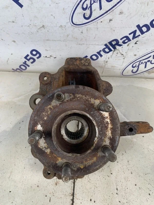 Кулак поворотный Ford Focus 3 2012 1702855 CB8 1.6 (IQDB), передний левый