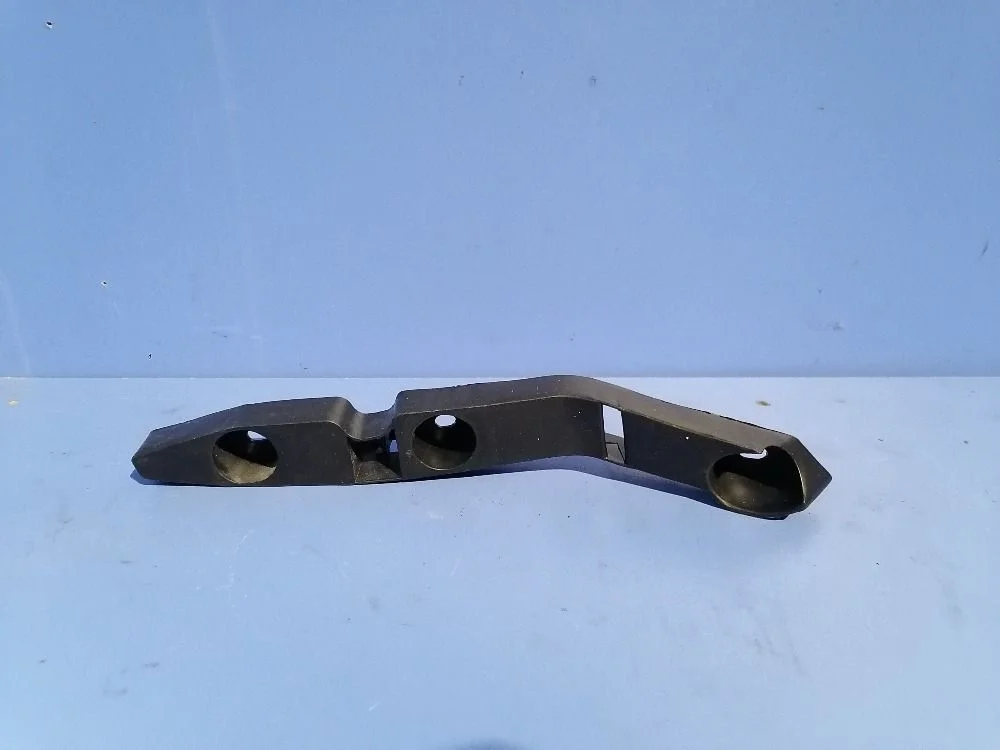 Кронштейн бампера пер. прав. Ford Focus II (2005—2008)