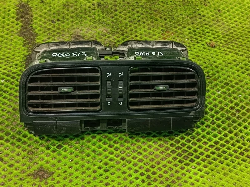 Центральный дефлектор печки Volkswagen Polo 5 2012 6RF819728 СЕДАН CFN