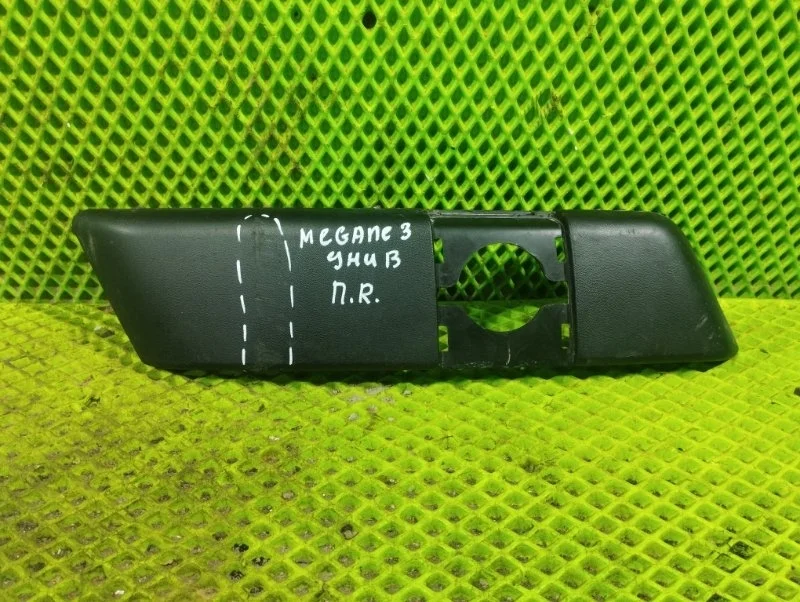 Молдинг переднего бампера правый Renault Megane 3 2010 620740002R УНИВЕРСАЛ K9KH872