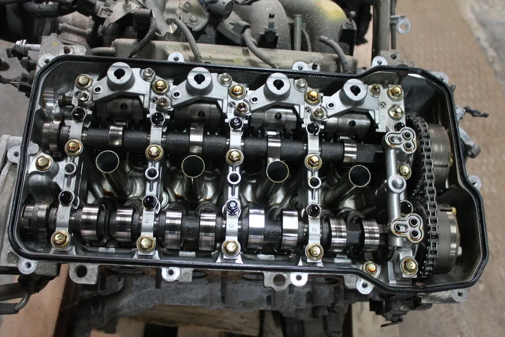 Б.у. головка блока цилиндров TOYOTA NOAH ZRR70 TOYOTA NOAH ZRR70