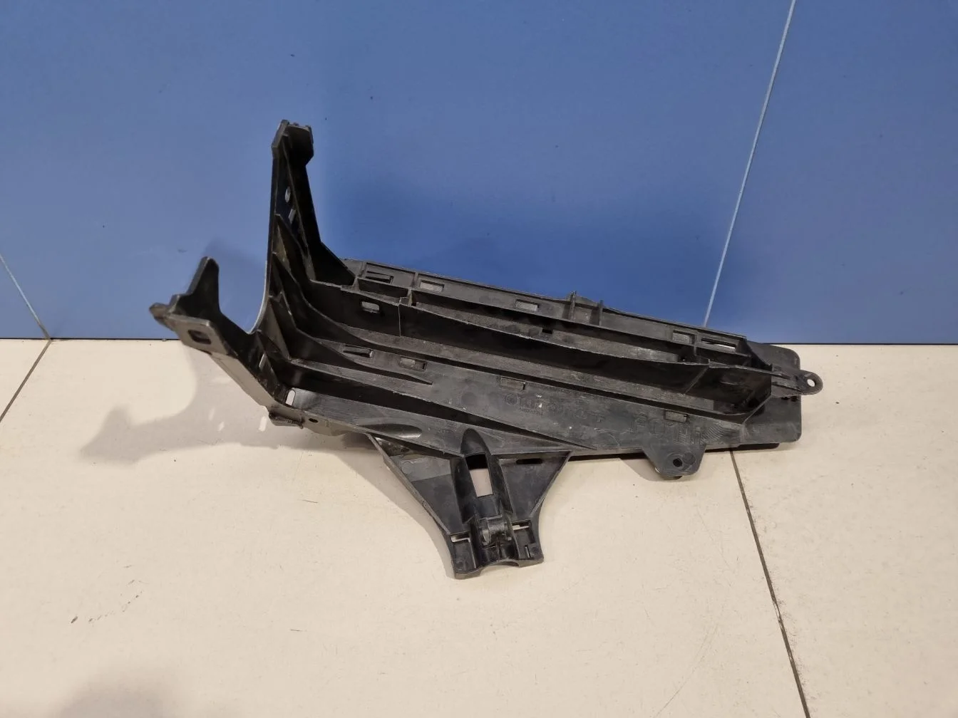 Кронштейн фар левый для BMW 7 F01 F02 2008-2015