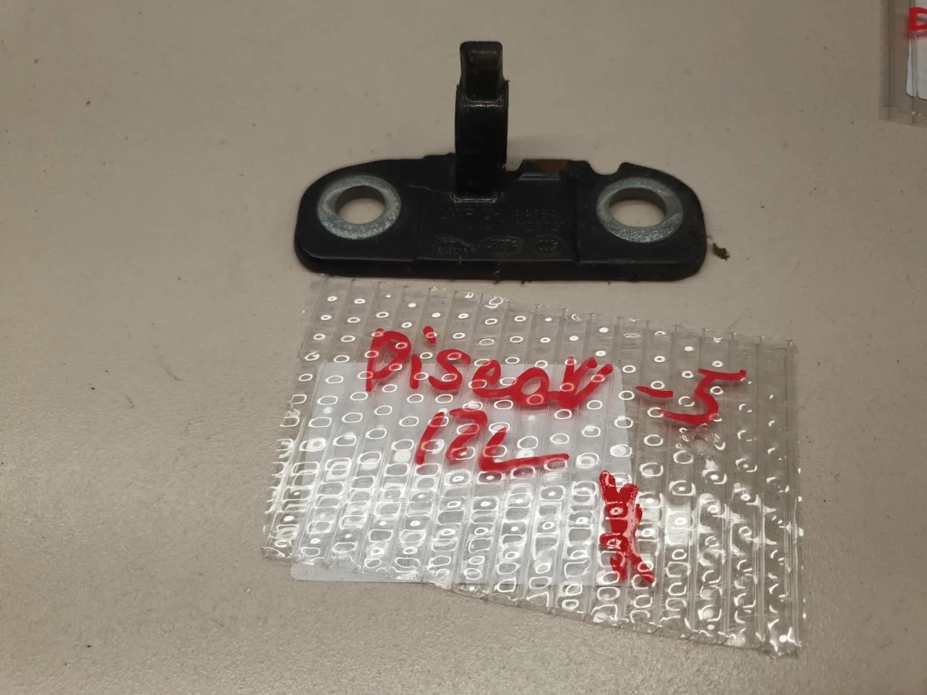 Петля двери передней левой нижняя для Land Rover Discovery 2017-