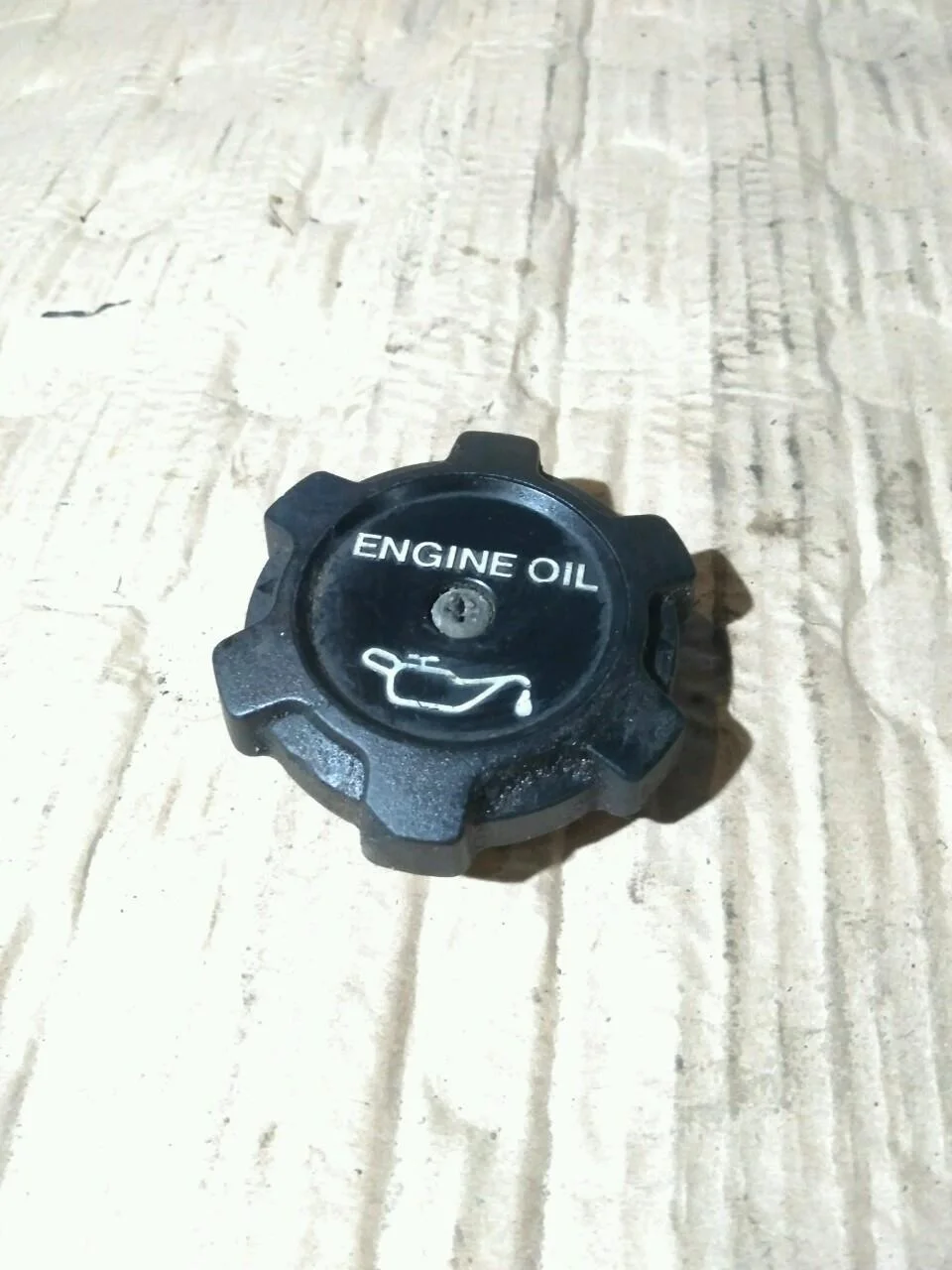 Б.у. крышка маслозаливной горловины MITSUBISHI PAJERO V98W MITSUBISHI PAJERO V98W