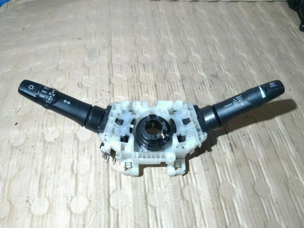 Б.у. подрулевой переключатель MITSUBISHI LANCER CY2A MITSUBISHI LANCER CY2A