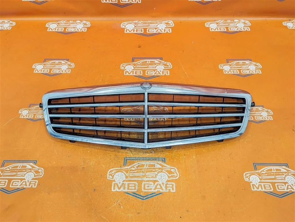 Решетка радиатора Mercedes-Benz