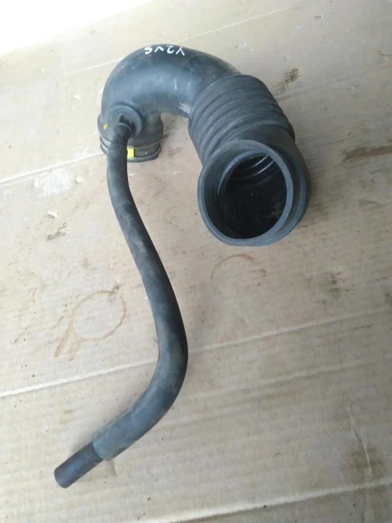 Б.у. патрубок воздушного фильтра MITSUBISHI LANCER CY2A MITSUBISHI LANCER CY2A
