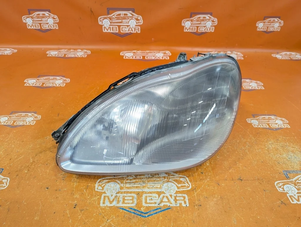 Фара левая Mercedes-Benz